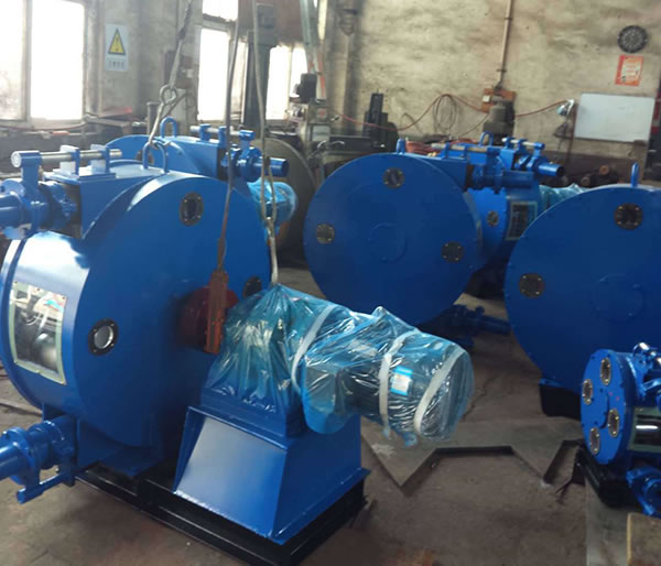 化工用軟管泵吊裝發貨